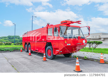 機場部署化學消防車以防飛機事故 117984701