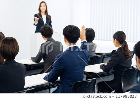 Male and female businessmen receiving training Male and female businessmen receiving training 117985828