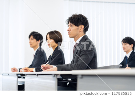 Male and female businessmen receiving training Male and female businessmen receiving training 117985835