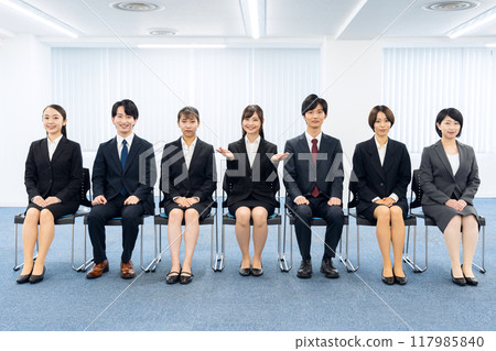 Male and female businessmen undergoing interviews for job hunting 117985840