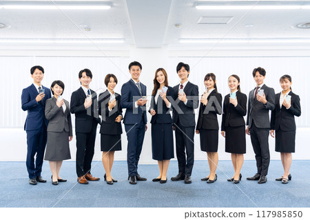 男性和女性商人 117985850