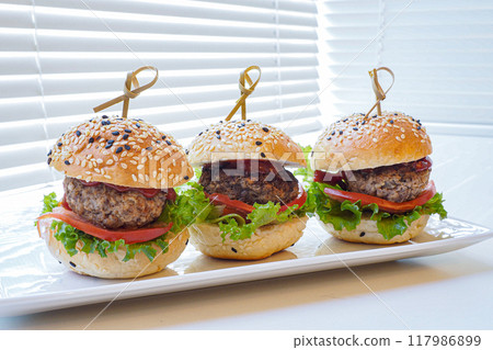 Mini hamburgers and burger sliders for a home café 117986899
