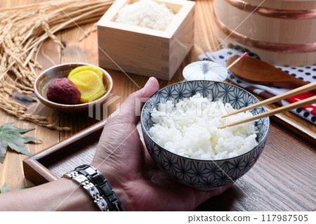 Freshly cooked rice (white rice) 117987505