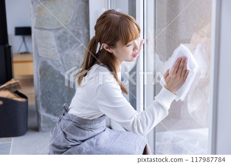清潔窗戶的女人 清潔窗戶的女人 117987784
