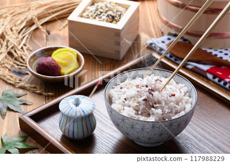 Freshly cooked rice with mixed grains (30 mixed grains) 117988229