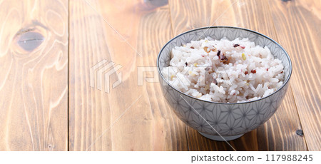 Freshly cooked rice with mixed grains (30 mixed grains) 117988245