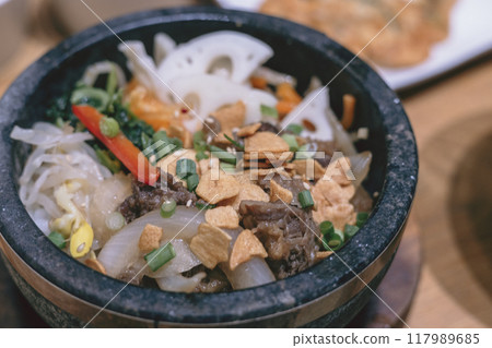 Stone baking bibimbap 117989685