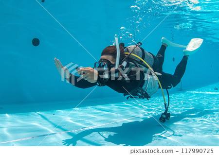 Diving course 117990725