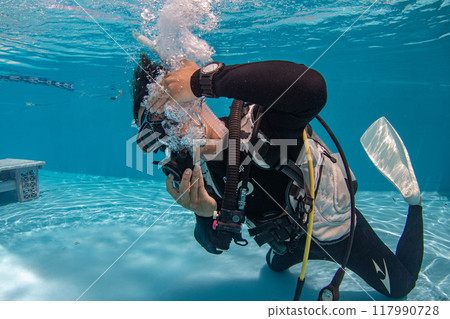 Diving course 117990728