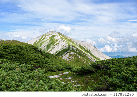 Scenery of the Northern Alps: Mount Renge 117991280