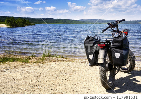 Electric fat bike by a reservoir during a bicycle tour through Czechia 117991531