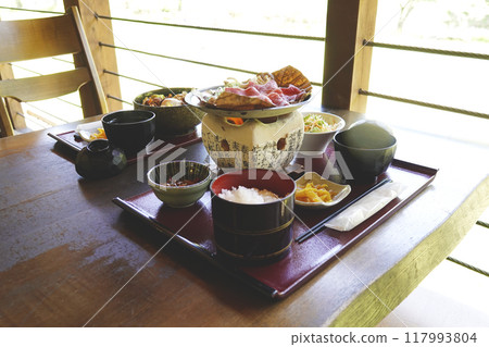 Hida local cuisine: Hida beef with magnolia leaf miso and Keichan rice bowl served on the terrace 117993804