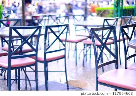 Table with open terrace 117994608