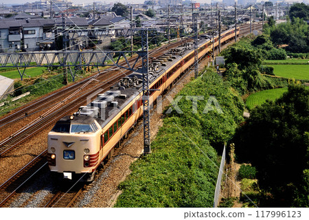 2006年 東海道線行駛的485系L特急雷鳥號（9輛） 117996123