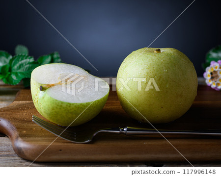 Crispy texture of Nijisseiki pear (black background) Crispy texture of Nijisseiki pear (black background) 117996148