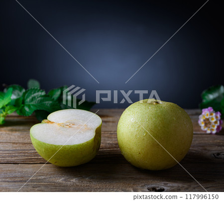 Crispy texture of Nijisseiki pear (black background) 117996150