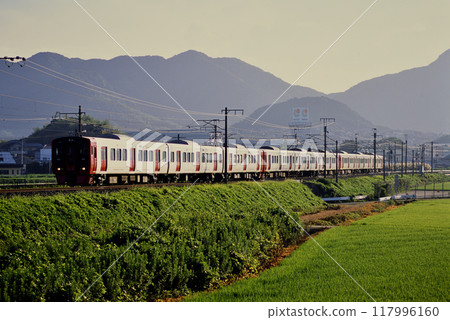 2006年:九輛813系列列車在鹿兒島本線運行 2006年:九輛813系列列車在鹿兒島本線運行 117996160