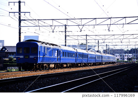 2006: 24 series Blue Train Naha and Akatsuki running on the Tokaido Line 117996169