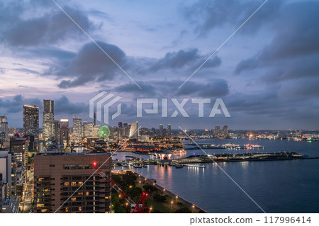 [Kanagawa Prefecture] Yokohama Bay Area at dusk 117996414