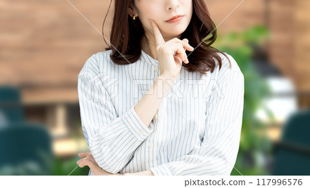 Business woman thinking in the office Business woman thinking in the office 117996576