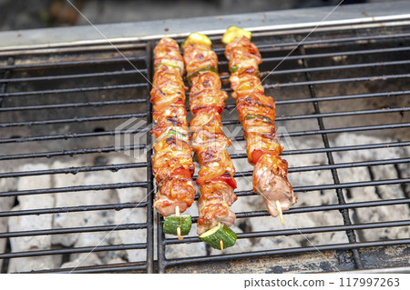 This is what delicious Vietnamese skewers look like. 117997263