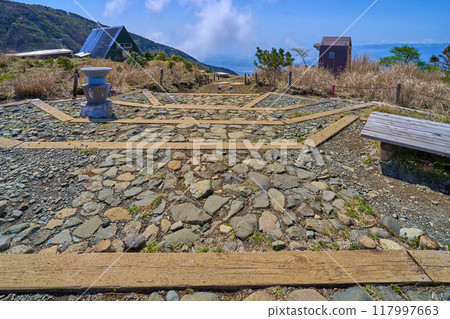 A spring view of the Karao Mountain Lodge and the south side (including Sannoto Pagoda and Hadano city) from the top of Mount Karao in Tanzawa, Hadano City, Kanagawa Prefecture 117997663