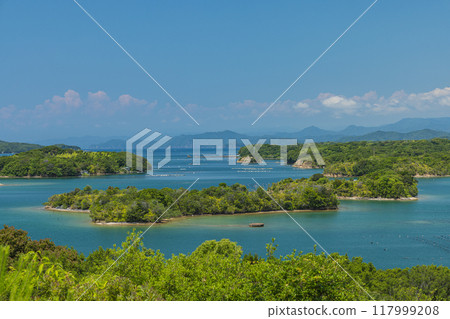 從日本三重縣志摩市富山公園霧垣觀景台看到的島嶼和英虞灣 117999208