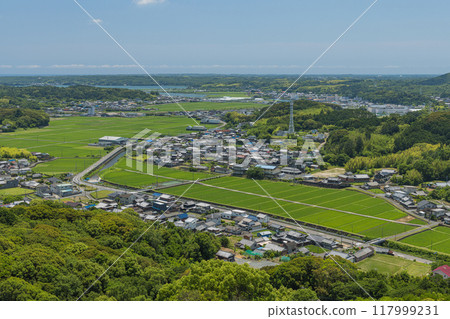 日本三重縣志摩磯部町鸚鵡岩山頂的風景 日本三重縣志摩磯部町鸚鵡岩山頂的風景 117999231