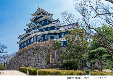 岡山市：創辦人浮田石碑和岡山城天守閣 117999380