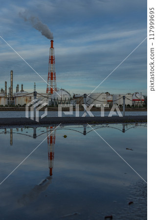 Yokkaichi Petrochemical Complex in Yokkaichi, Mie Prefecture, Japan: Factory scenery reflected in a puddle 117999695
