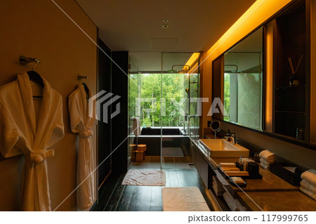 北海道新雪谷豪華度假酒店東山新雪谷村麗思卡爾頓保護區的客房浴缸 117999765