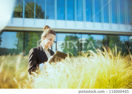 happy modern business woman near business center happy modern business woman near business center 118000485