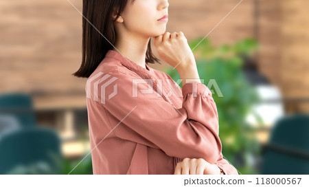Young business woman thinking Young business woman thinking 118000567
