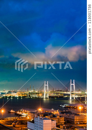 【神奈川縣】山下碼頭和海灣大橋的夜景 【神奈川縣】山下碼頭和海灣大橋的夜景 118001786
