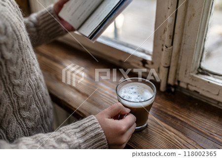 看書的女人 118002365