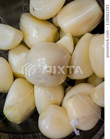 Close-up of peeled garlic cloves, background. Healthy eating concept 118002393