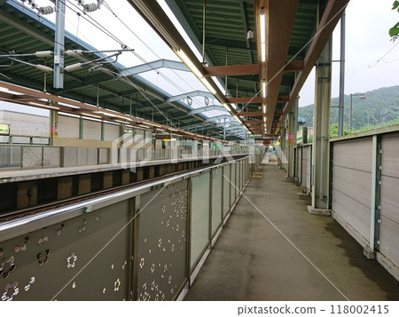 The empty Hokuriku Shinkansen Annaka Haruna Station 118002415