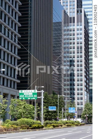 Scenery of the green office district of Otemachi, Tokyo 118002485