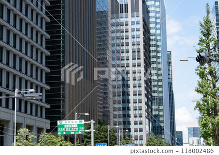 Scenery of the green office district of Otemachi, Tokyo 118002486