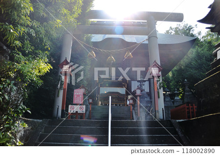 群馬縣前橋市下大谷町的育兒之神三安神社在朝陽下熠熠生輝 群馬縣前橋市下大谷町的育兒之神三安神社在朝陽下熠熠生輝 118002890
