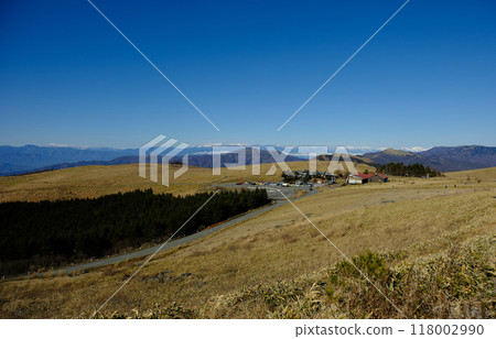 從長野縣車間山眺望深秋的霧峰高原和白雪皚皚的北阿爾卑斯山 從長野縣車間山眺望深秋的霧峰高原和白雪皚皚的北阿爾卑斯山 118002990