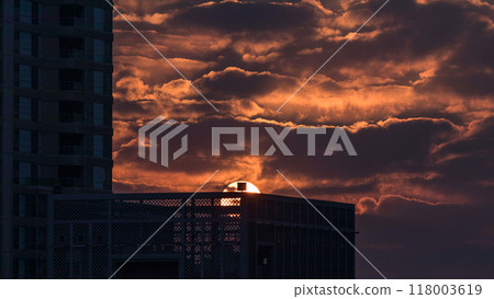 Sunrise timelapse in Dubai Marina in Dubai, UAE. 118003619