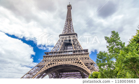 Champ de Mars and the Eiffel Tower timelapse hyperlapse in a sunny summer day. Paris, France 118003663