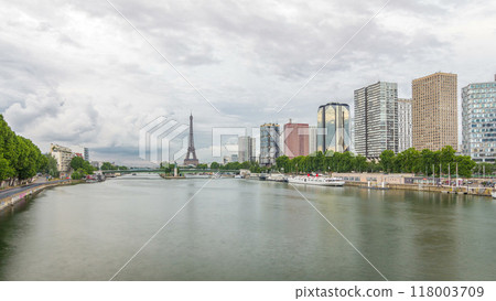 The Statue of Liberty and the Eiffel Tower timelapse hyperlapse with modern buildings. Paris, France 118003709