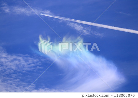 雲彩為夏日的天空增添色彩 雲彩為夏日的天空增添色彩 118005076