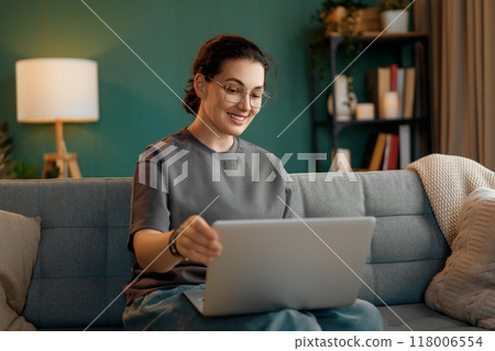 woman using laptop 118006554