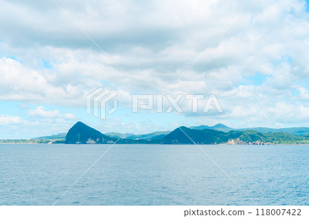 Spectacular ocean view from the boat 118007422