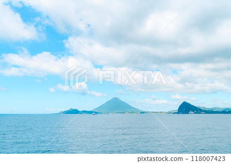 Spectacular ocean view from the boat 118007423