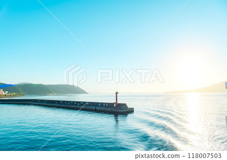 Spectacular ocean view from the boat 118007503