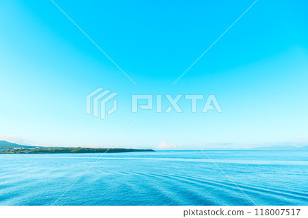 從船上可以看到壯麗的海景 從船上可以看到壯麗的海景 118007517